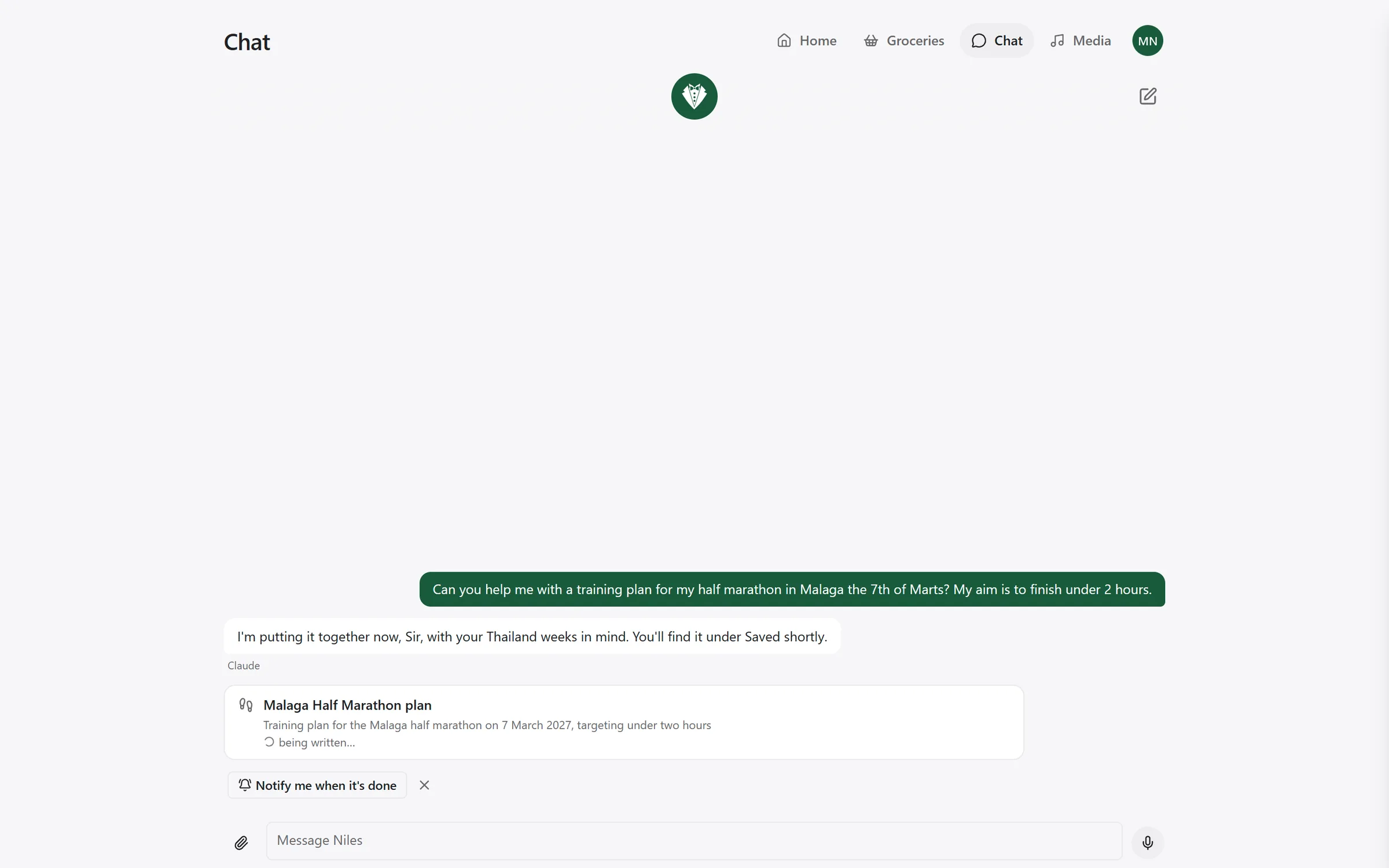 The chat: asked for a half-marathon training plan, Niles answers and shows the plan's card while it is being written.